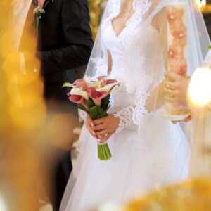bride-with-wedding-bouquet-at-church-ceremony-2026-01-11-08-12-15-utc Bodas