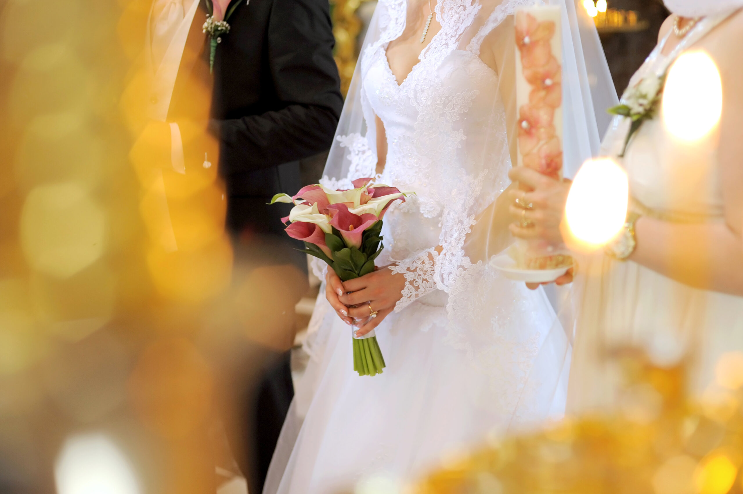 bride-with-wedding-bouquet-at-church-ceremony-2026-01-11-08-12-15-utc Bodas